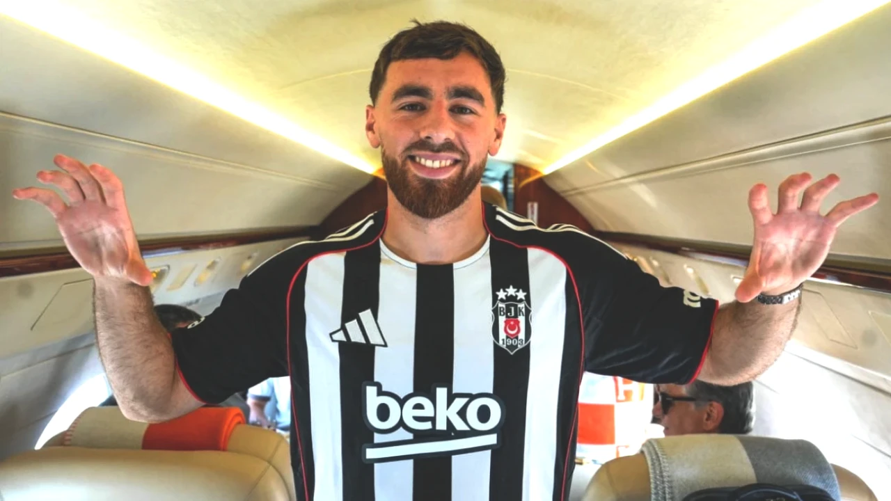 Beşiktaş'ın Yeni Transferi Orkun Kökçü İstanbul'da: Ailesine Kavuşmanın Mutluluğu!